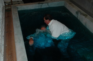 jimmy-baptising-a-believer-at-the-olive-trree-wembury.jpeg